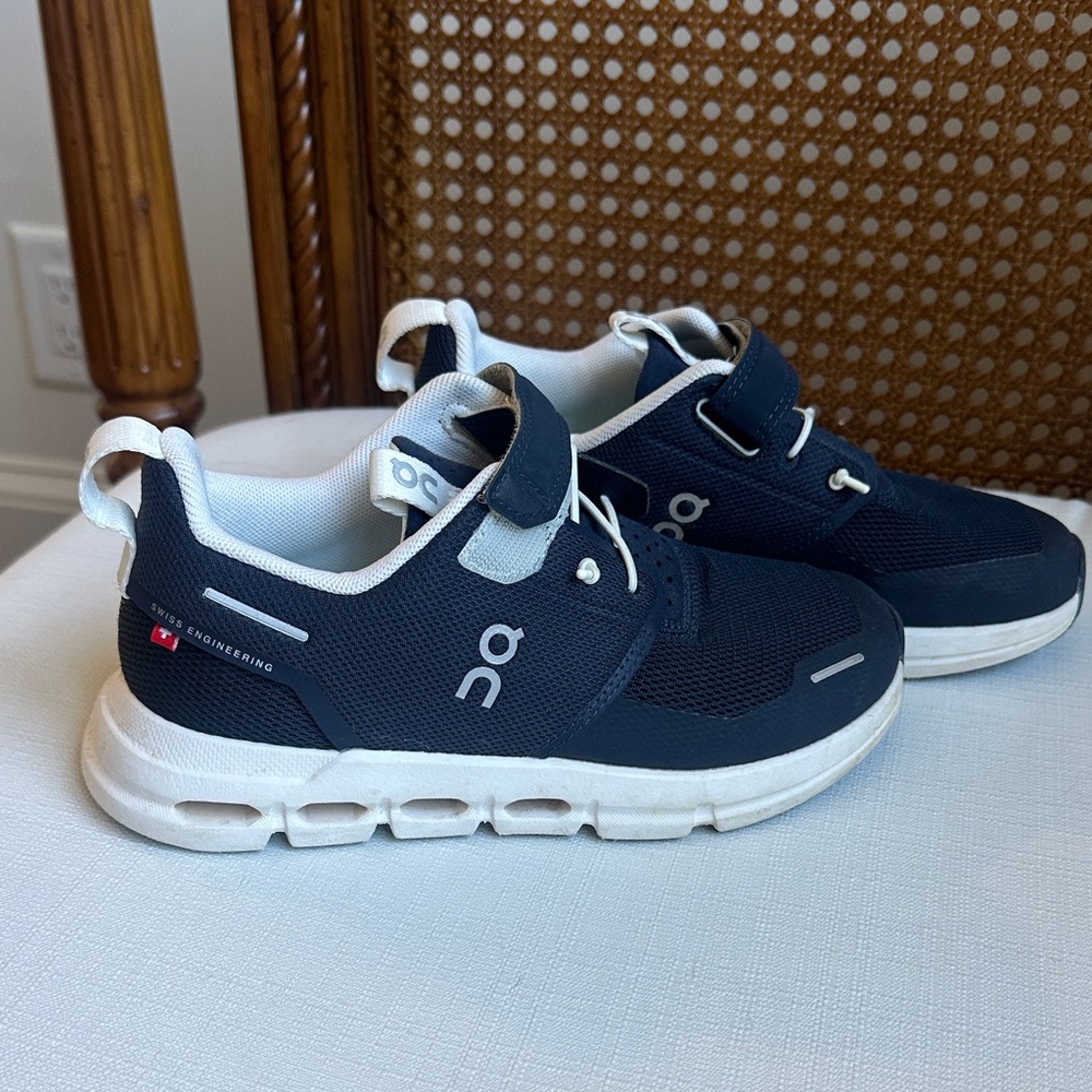 Euc Kids On Cloud Sneakers - Navy 1K